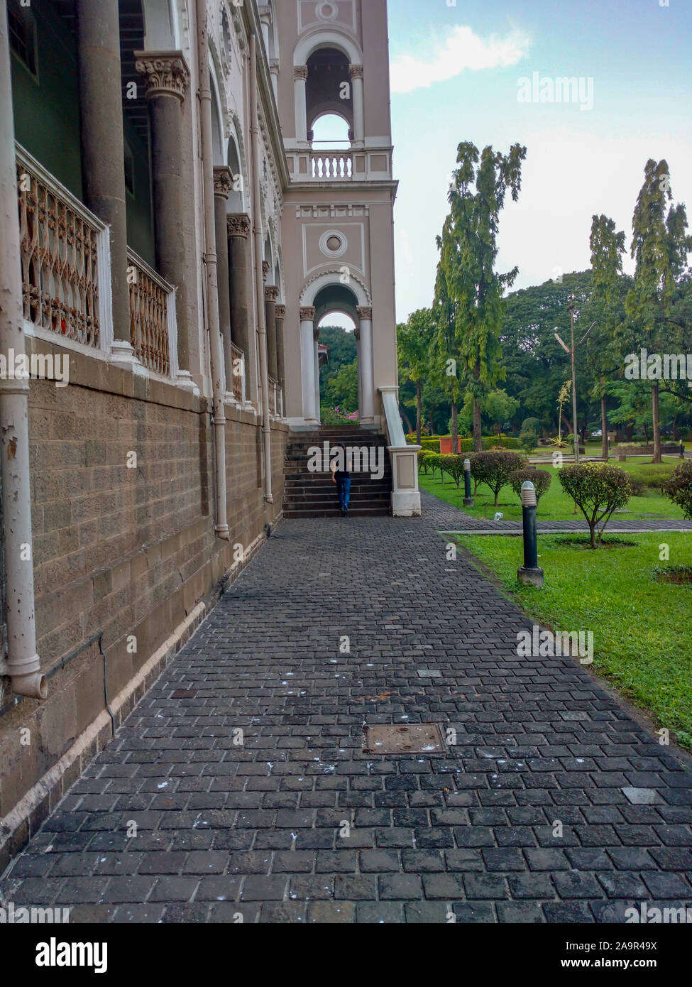 El Aga Khan Palace, Pune. El palacio está estrechamente vinculado con el movimiento de libertad de la India, ya que sirvió como prisión Foto de stock