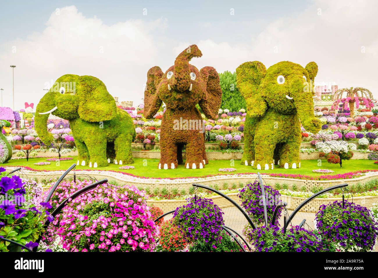 Dubai, Emiratos Árabes Unidos, 22 de diciembre de 2018 Jardín: Milagro en Dubai, UAE con tema de Disney en el invierno de 2018 Foto de stock