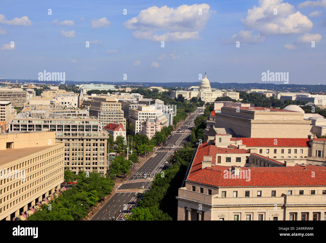 Washington DC, Pennsylvania Avenue, vista aérea con edificios federales incluyendo US Capitol Foto de stock
