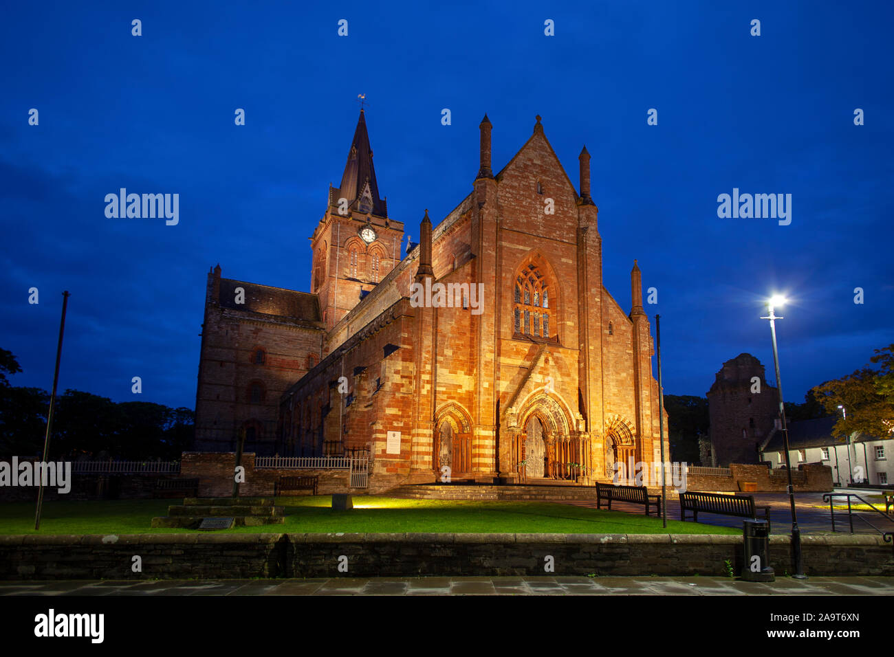 La Catedral de San Magnus en Kirkwall, Islas Orkney, Escocia. Foto de stock