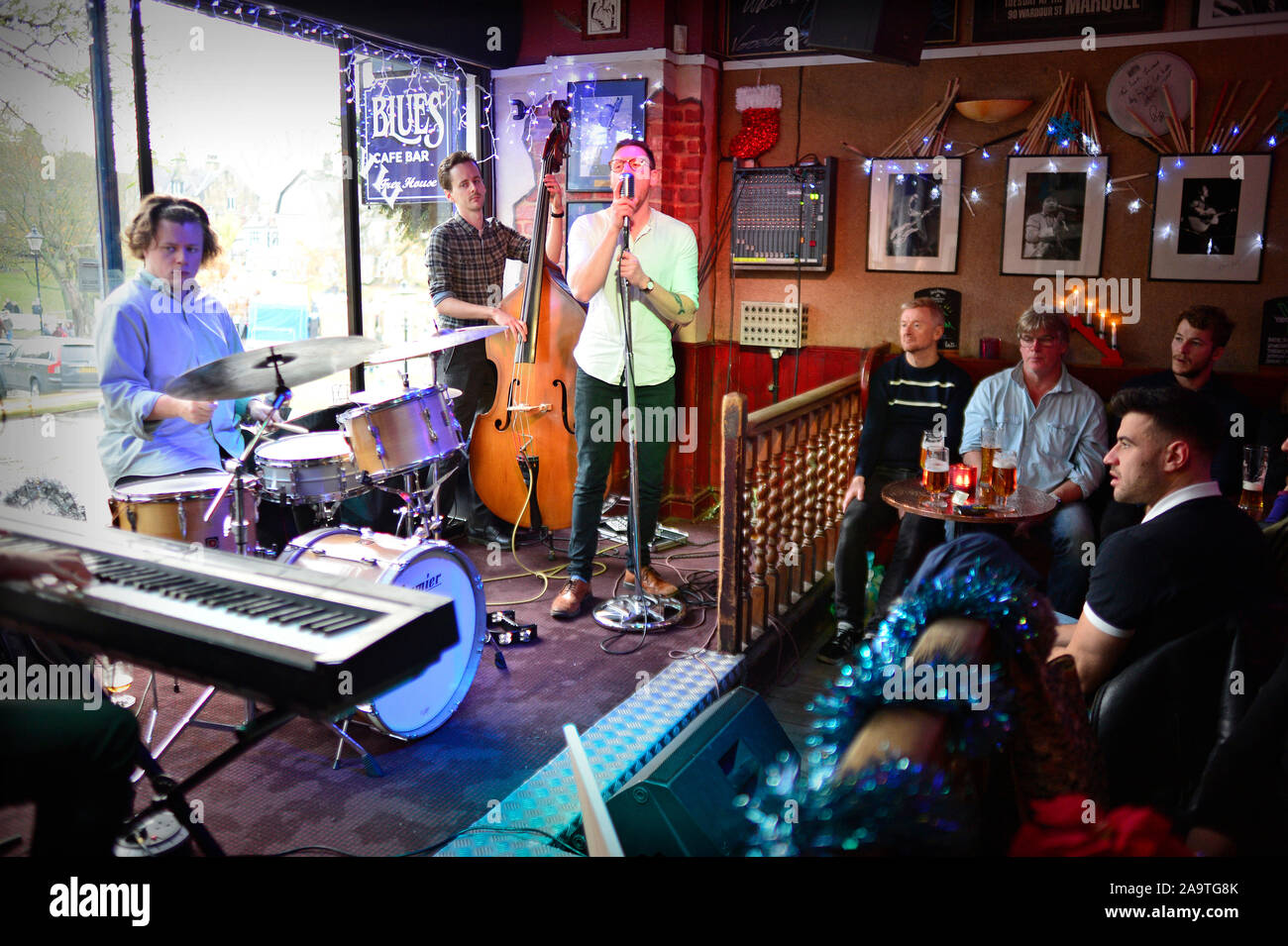 Café Bar Blues Harrogate North Yorkshire, Inglaterra Foto de stock