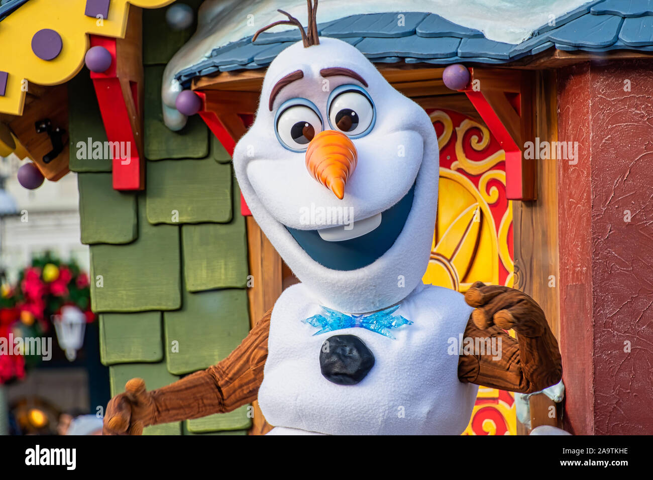 Olaf muñeco de nieve en el Desfile de Navidad en Magic Kingdom Fotografía de stock - Alamy Olaf muñeco de nieve en el Desfile de Navidad en Magic Kingdom Fotografía de stock - Alamy