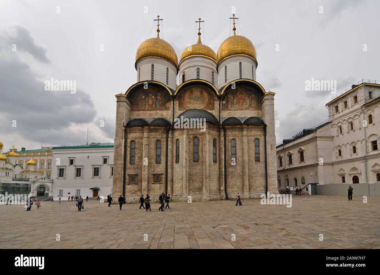 Catedral de la Dormición. La Plaza de la catedral, el Kremlin de Moscú, Rusia Foto de stock