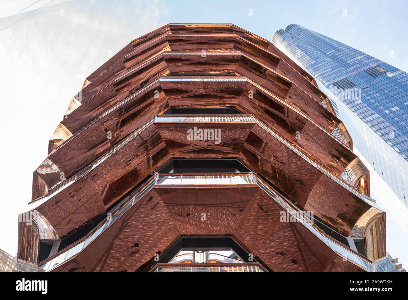 El Buque, un hito Thomas Heatherwick studio estructura diseñada en el desarrollo de los astilleros de Hudson, Nueva York, NY, EE.UU. Foto de stock