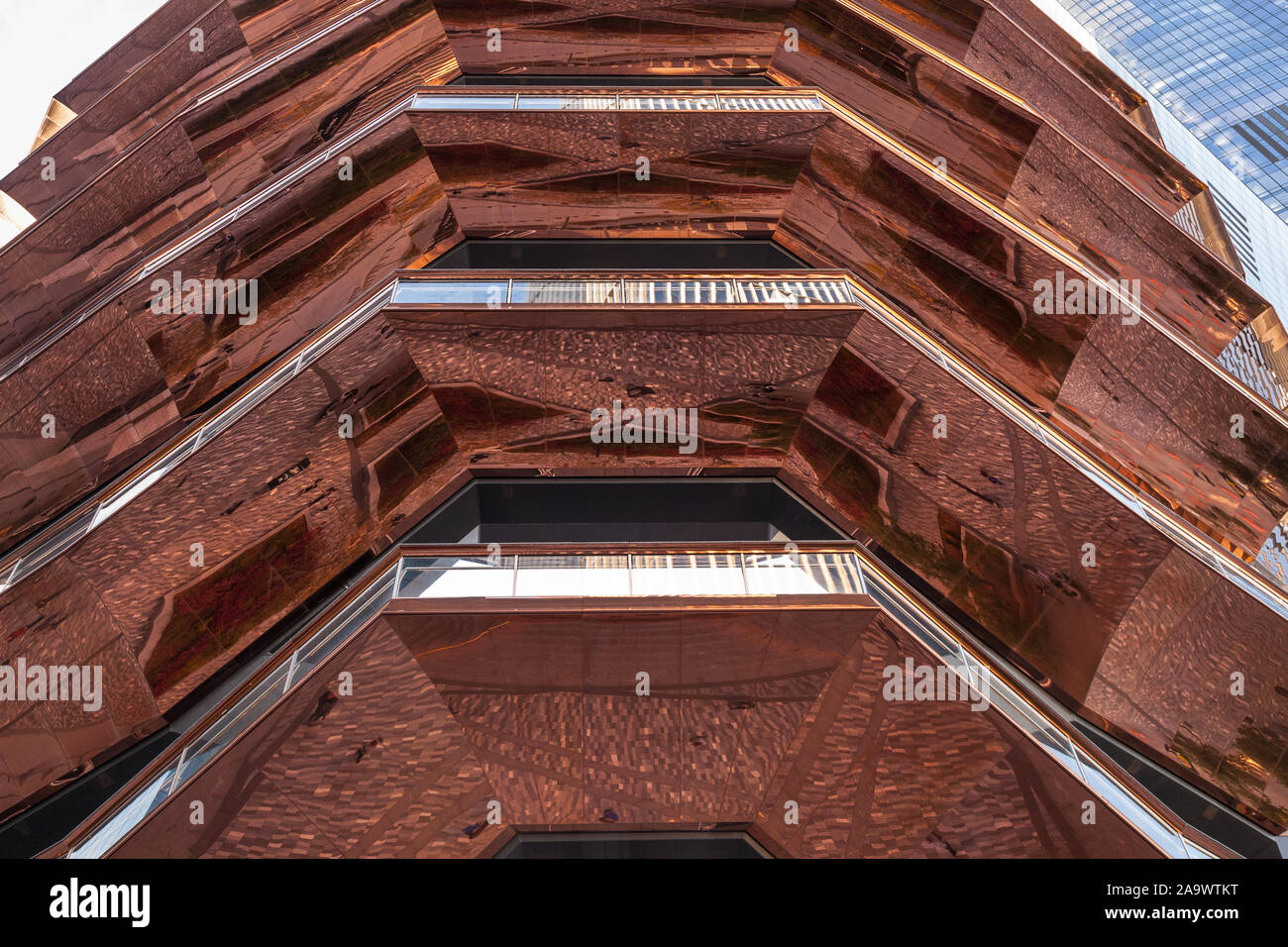 El Buque, un hito Thomas Heatherwick studio estructura diseñada en el desarrollo de los astilleros de Hudson, Nueva York, NY, EE.UU. Foto de stock