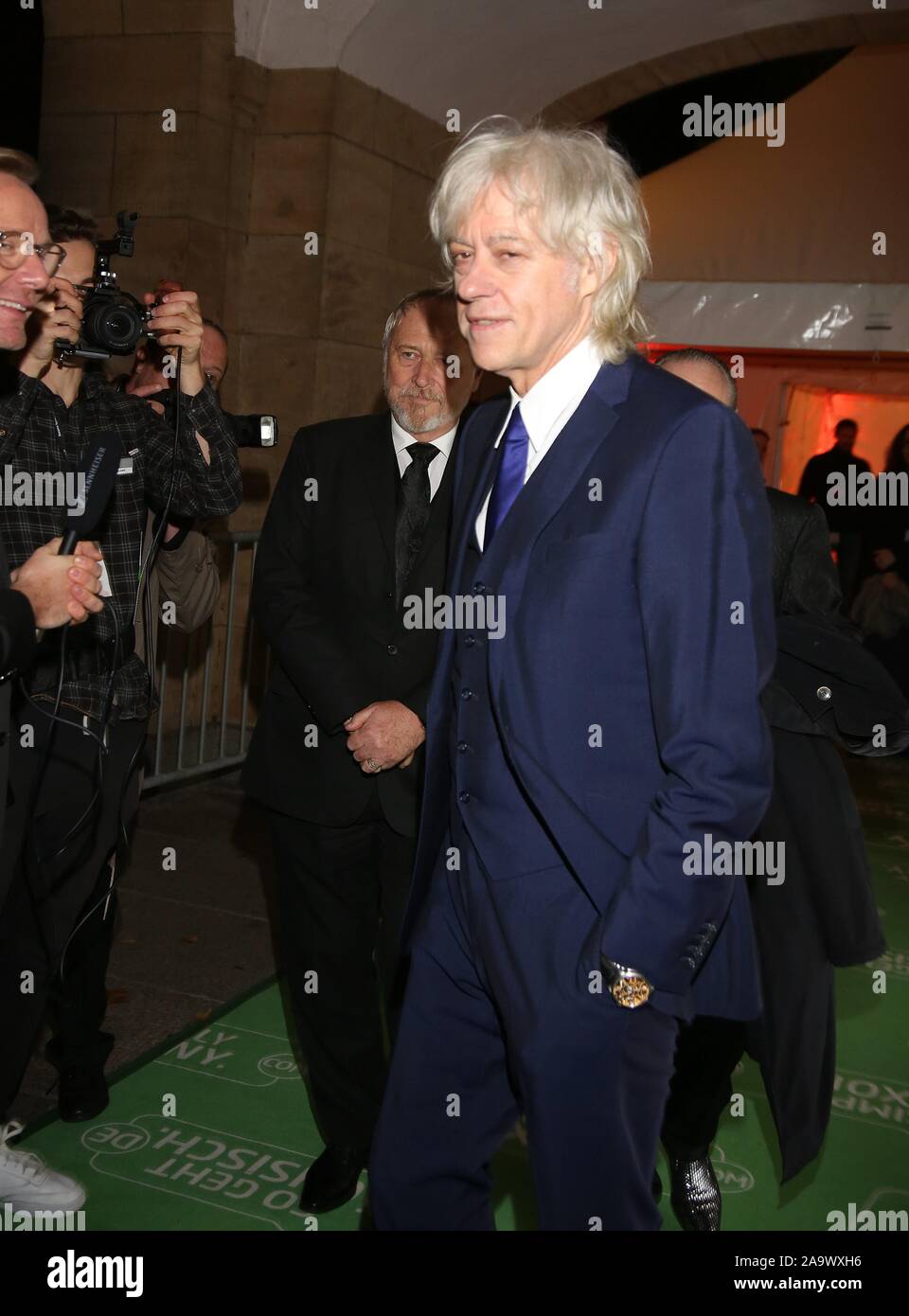 Dresden, Alemania. 16 Nov, 2019. Sir Bob Geldof, 14 Esperanza Gala apoyando el proyecto Esperanza de Cape Town en la lucha contra el VIH y el SIDA en Sudáfrica en la Schauspielhaus de Dresde | Uso de crédito en todo el mundo: dpa/Alamy Live News Foto de stock