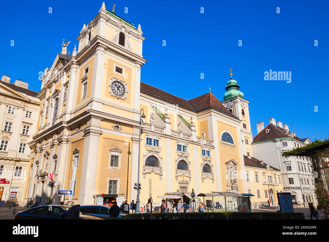 Viena, Austria - Noviembre 4, 2015: el exterior de la Iglesia o los escoceses Schottenkirche en Viena fundada por Hiberno-Escoceses monjes benedictinos en el siglo XII Foto de stock
