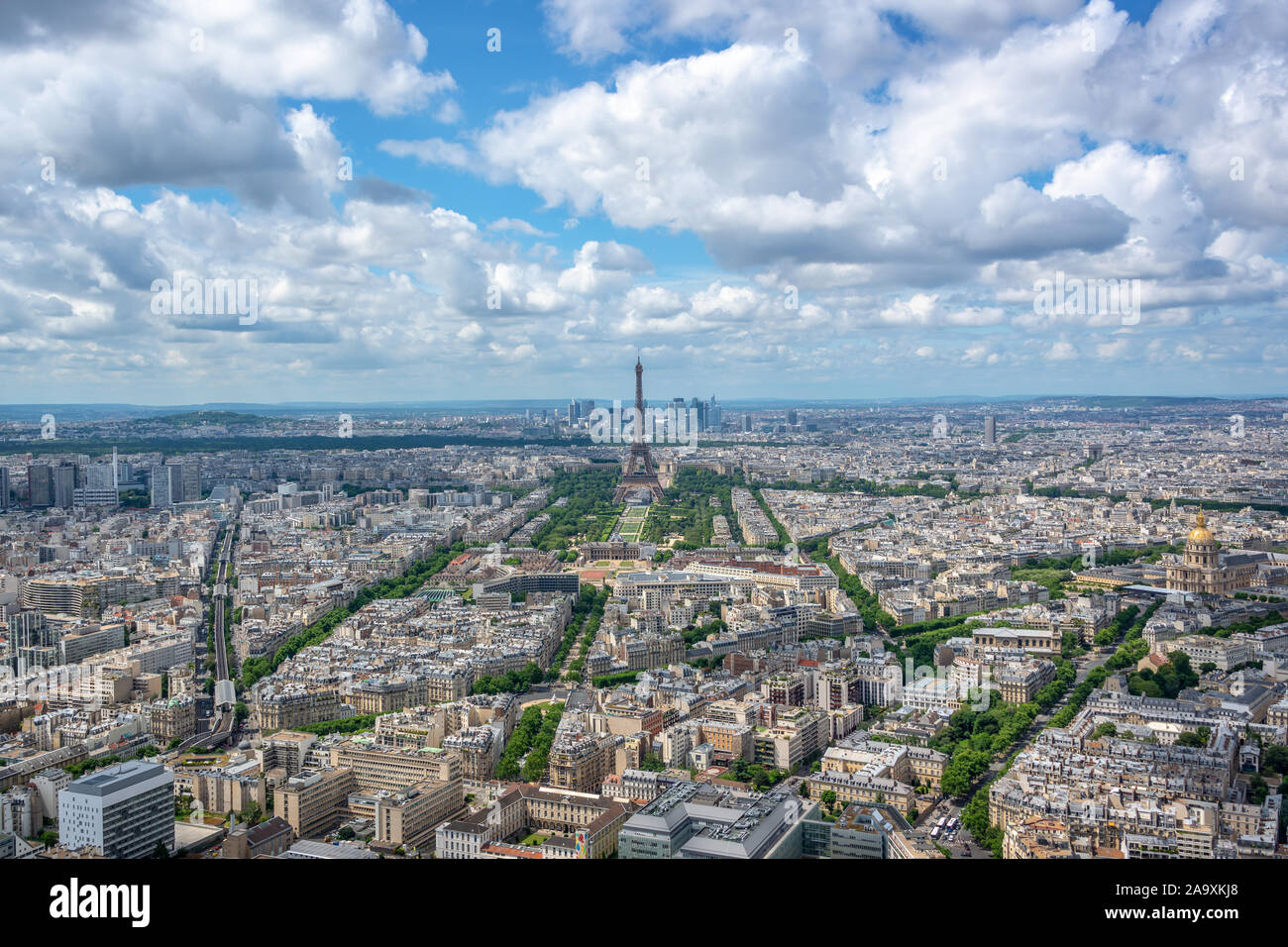 Vista panorámica de la antena con la torre Eiffel de París, Francia y Europa city travel concepto Foto de stock