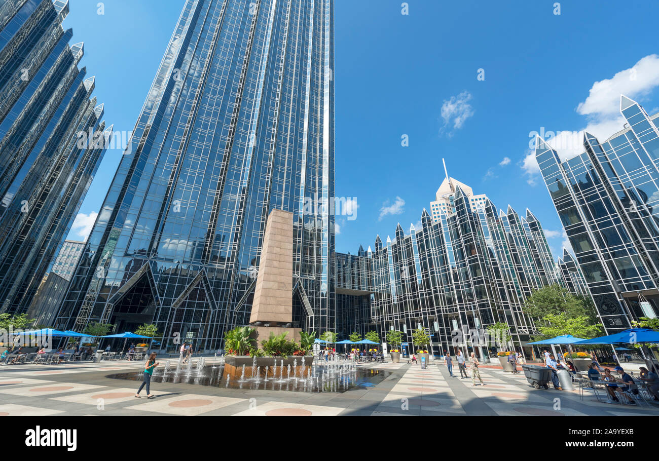Modernos rascacielos en lugar de PPG en el centro de Pittsburgh, Pennsylvania, EE.UU. Foto de stock
