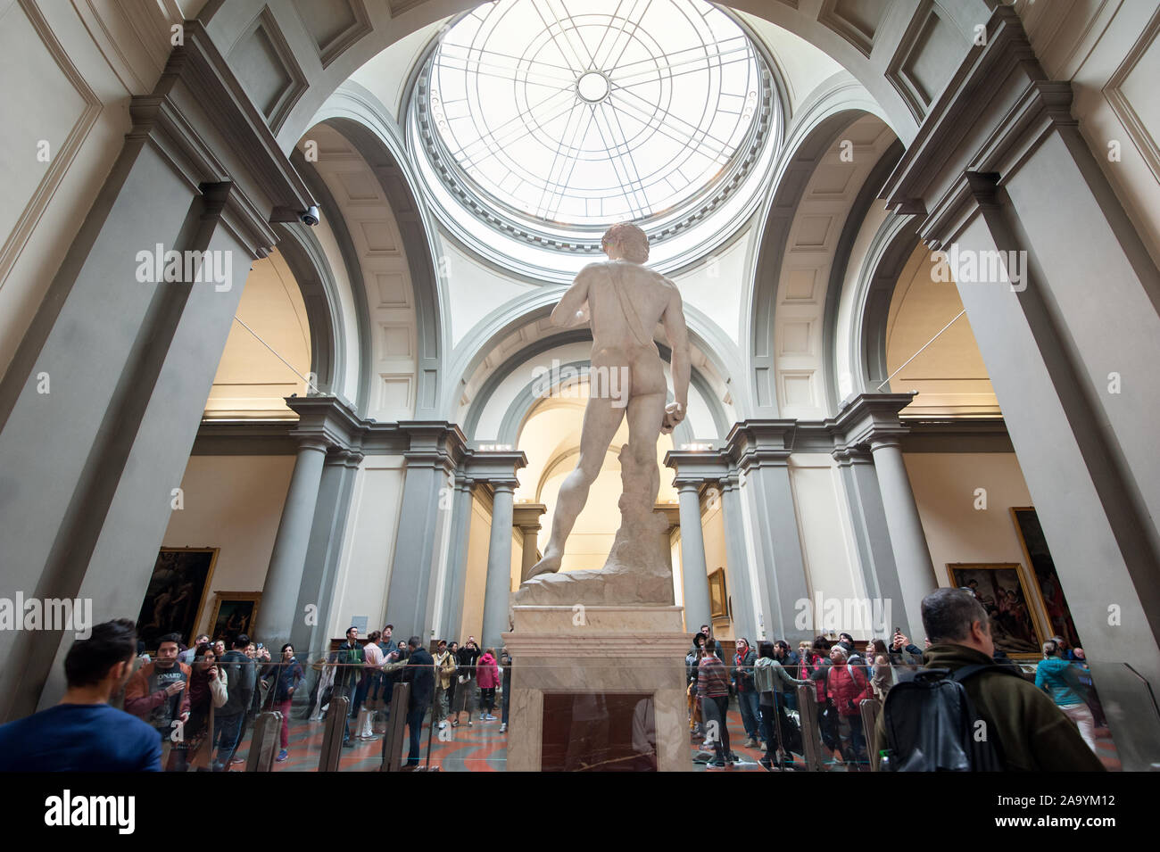 Florencia, Italia - 2019, 10 de noviembre: La Galería de la Accademia, donde se conserva el David original estatua de mármol, la obra maestra de Miguel Ángel. Foto de stock