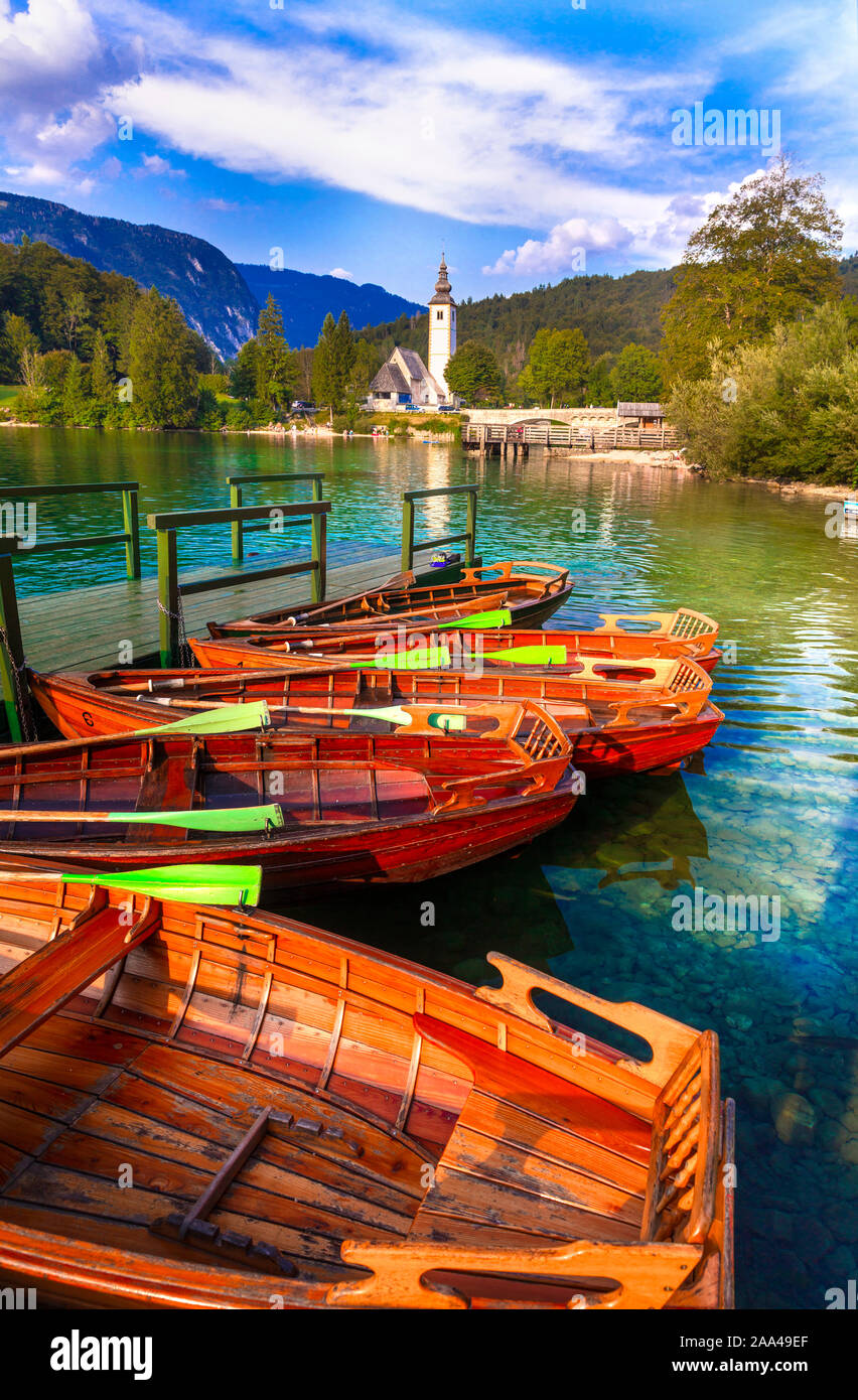 Increíble idílico lago de Bohinj en Eslovenia. La belleza en la naturaleza Foto de stock