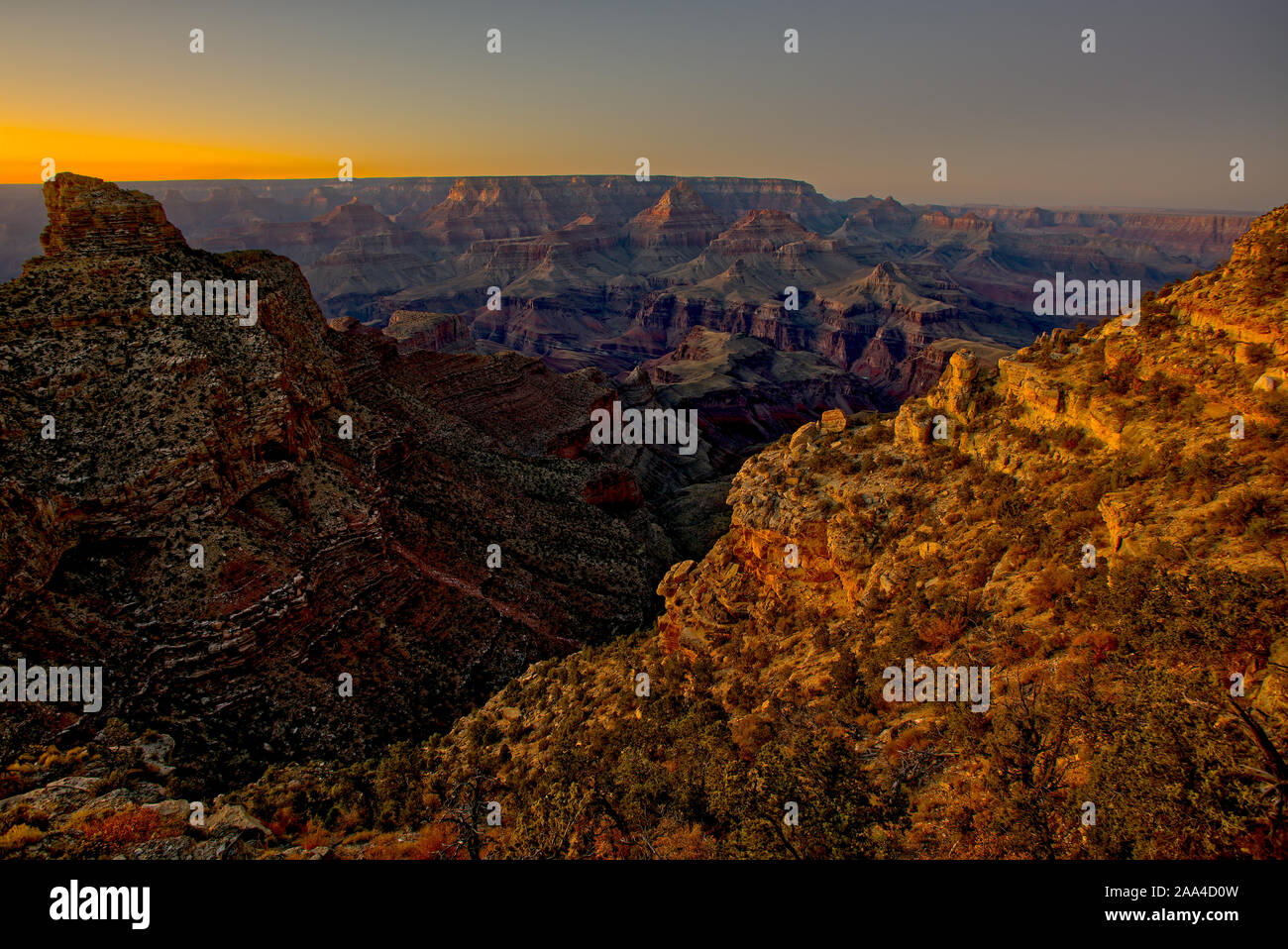 Grand Canyon vista del atardecer desde Nueva Hance Trail South Rim, Grand Canyon, Arizona, EE.UU. Foto de stock