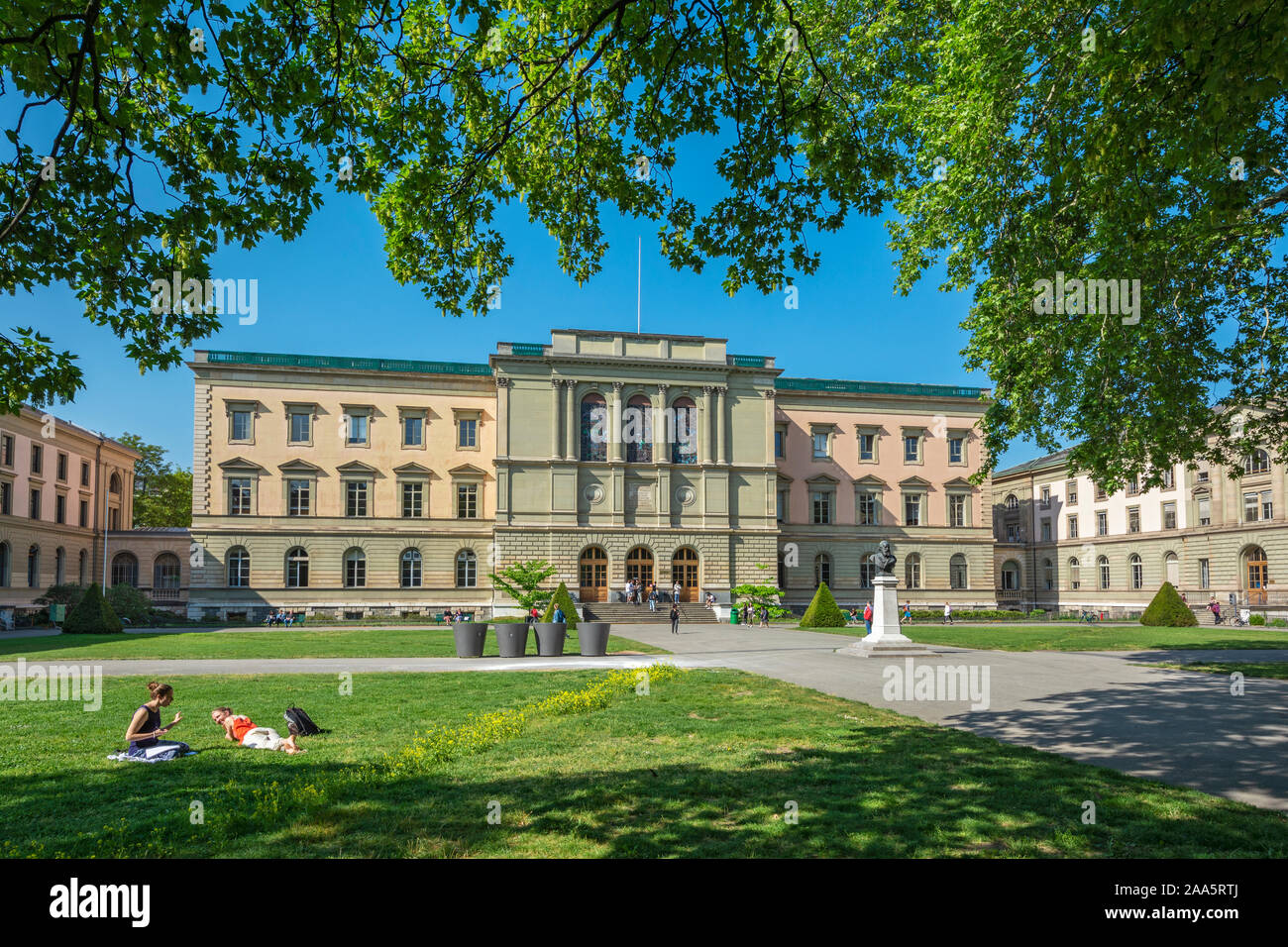 Suiza, Universidad de Ginebra (Université de Geneve) establecida en 1559  por Juan Calvino, secular ahora Fotografía de stock - Alamy