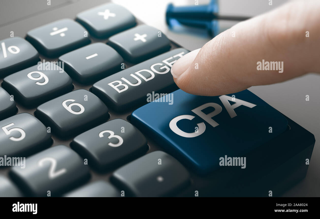 Dedo presionando un botón calculadora conceptual para calcular el  presupuesto de campaña de marketing y CPA (coste por acción o adquisición).  Imagen compuesta entre Fotografía de stock - Alamy