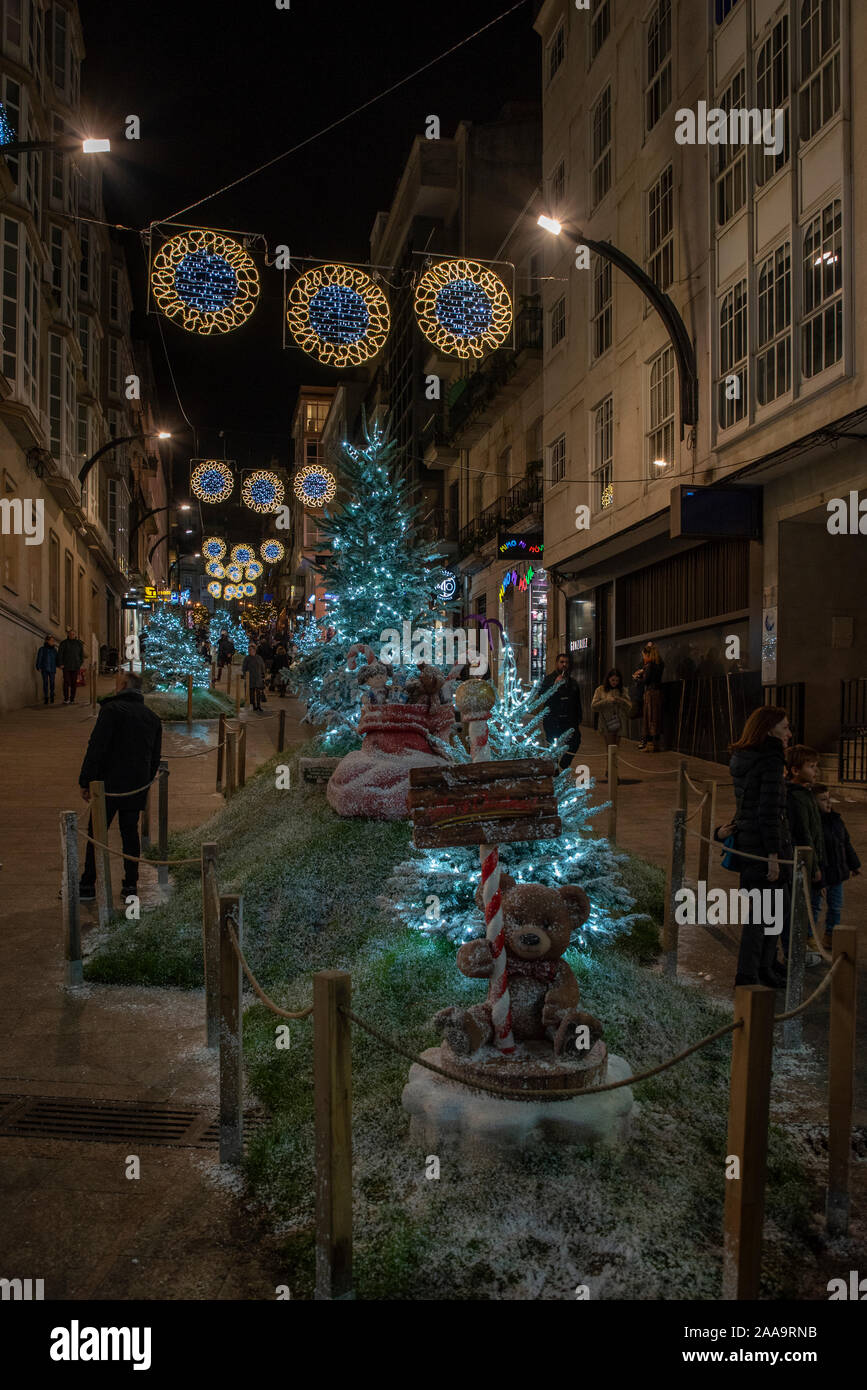 VIGO, Pontevedra, Galicia, España, Diciembre 2018: luces y decoraciones de  Navidad en la ciudad de Vigo Fotografía de stock - Alamy