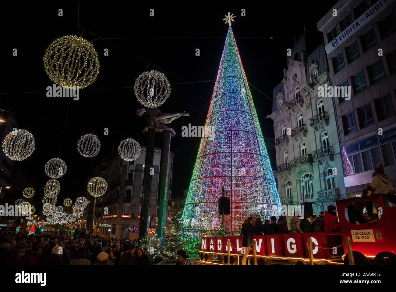 Vigo, Pontevedra, España; en diciembre de 2018: Decoración de Navidad y las  luces de la ciudad de Vigo en Galicia Fotografía de stock - Alamy