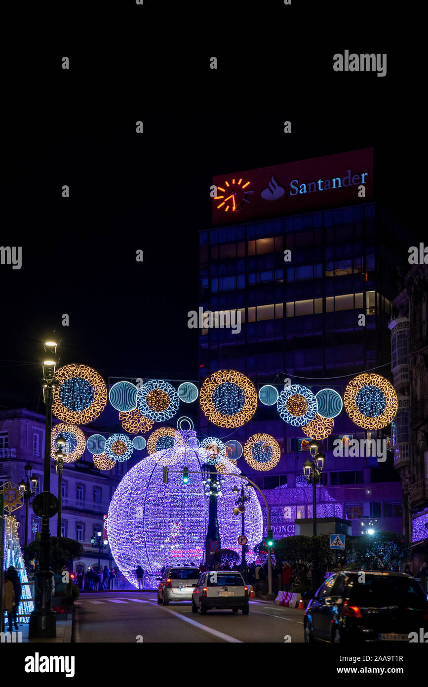 Vigo, Pontevedra, España; en diciembre de 2018: Decoración de Navidad y las  luces de la ciudad de Vigo en Galicia Fotografía de stock - Alamy