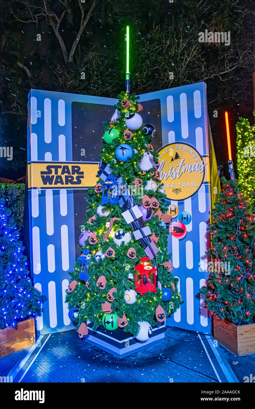Árbol de Navidad con temática de Star Wars en el sendero del árbol de  Navidad de Disney Fotografía de stock - Alamy