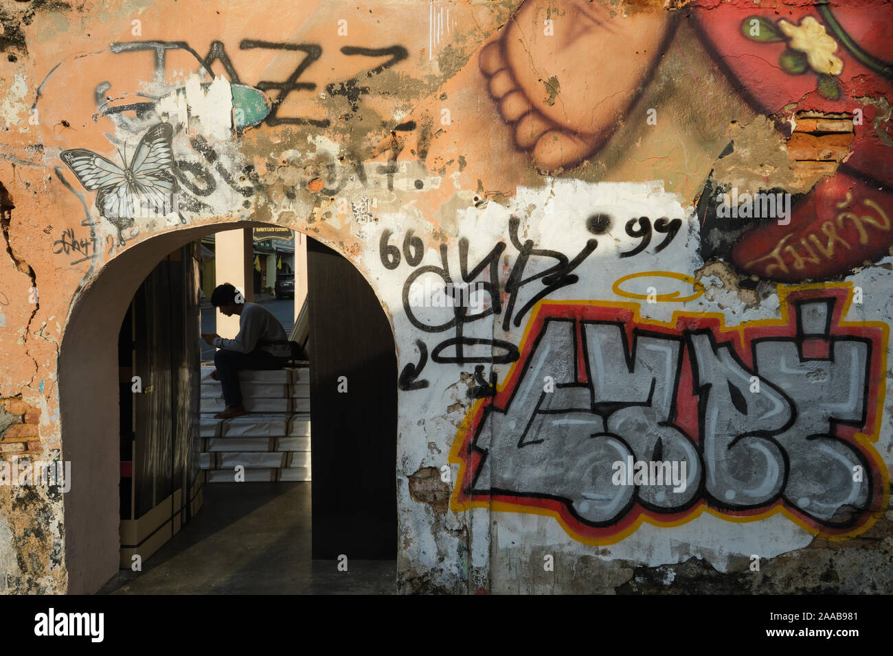 Casas Con Graffiti En El Casco Antiguo Imagenes De Stock Casas