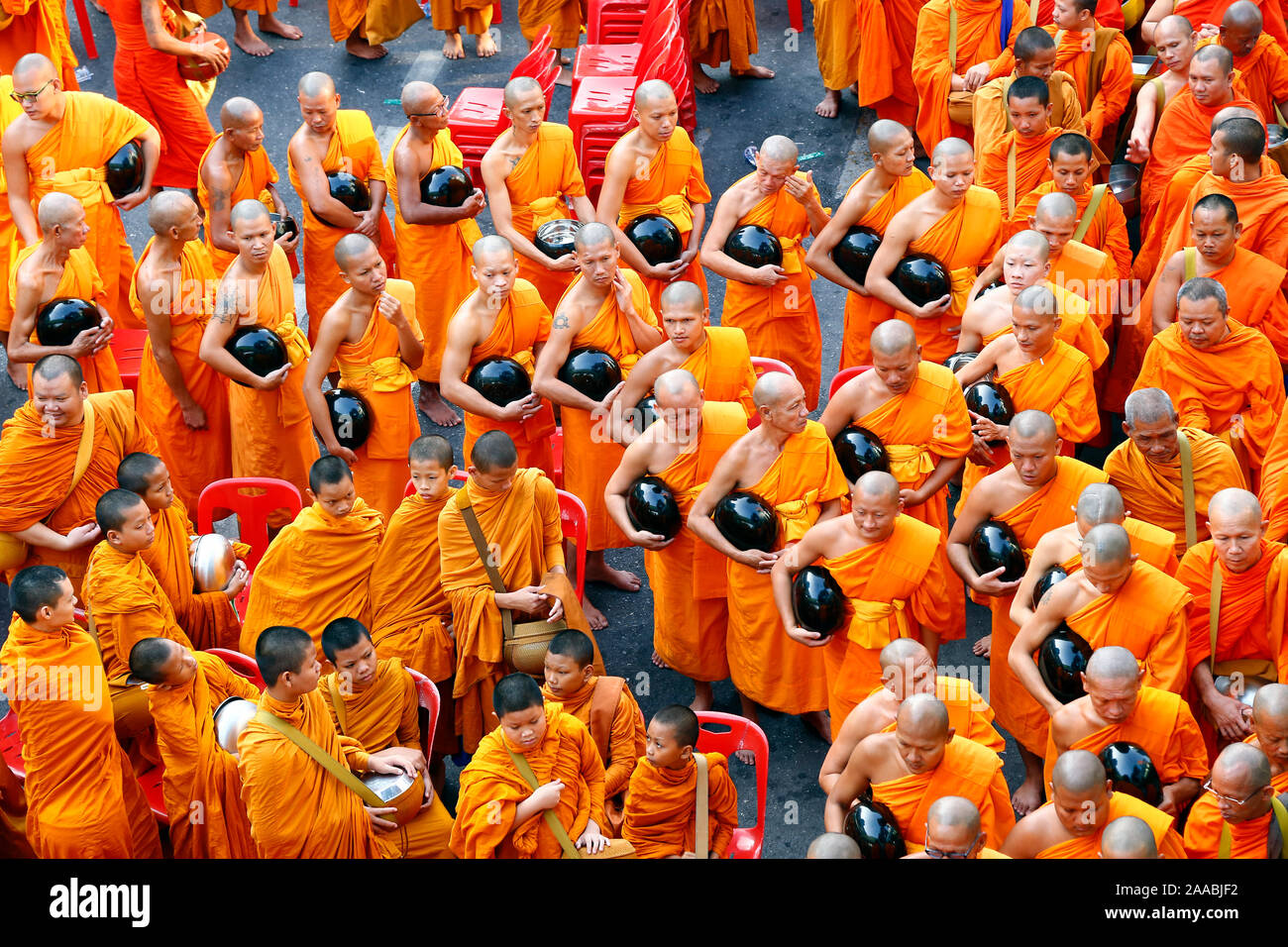 Bangkok Ratchaprasong, misa limosnas ceremonia (12600 Monjes) Foto de stock