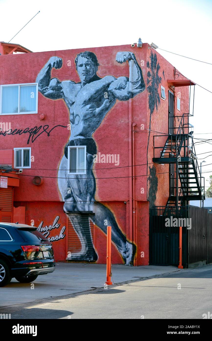 La pintura de la pared por Arnold Schwarzenegger en un edificio en el
