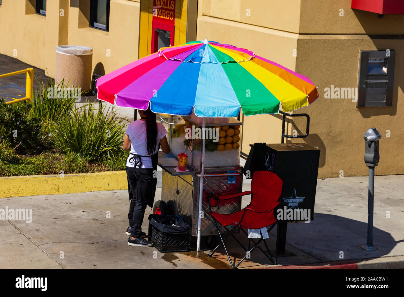 Vendiendo comida el paraguas fotografías e imágenes de alta resolución - Alamy