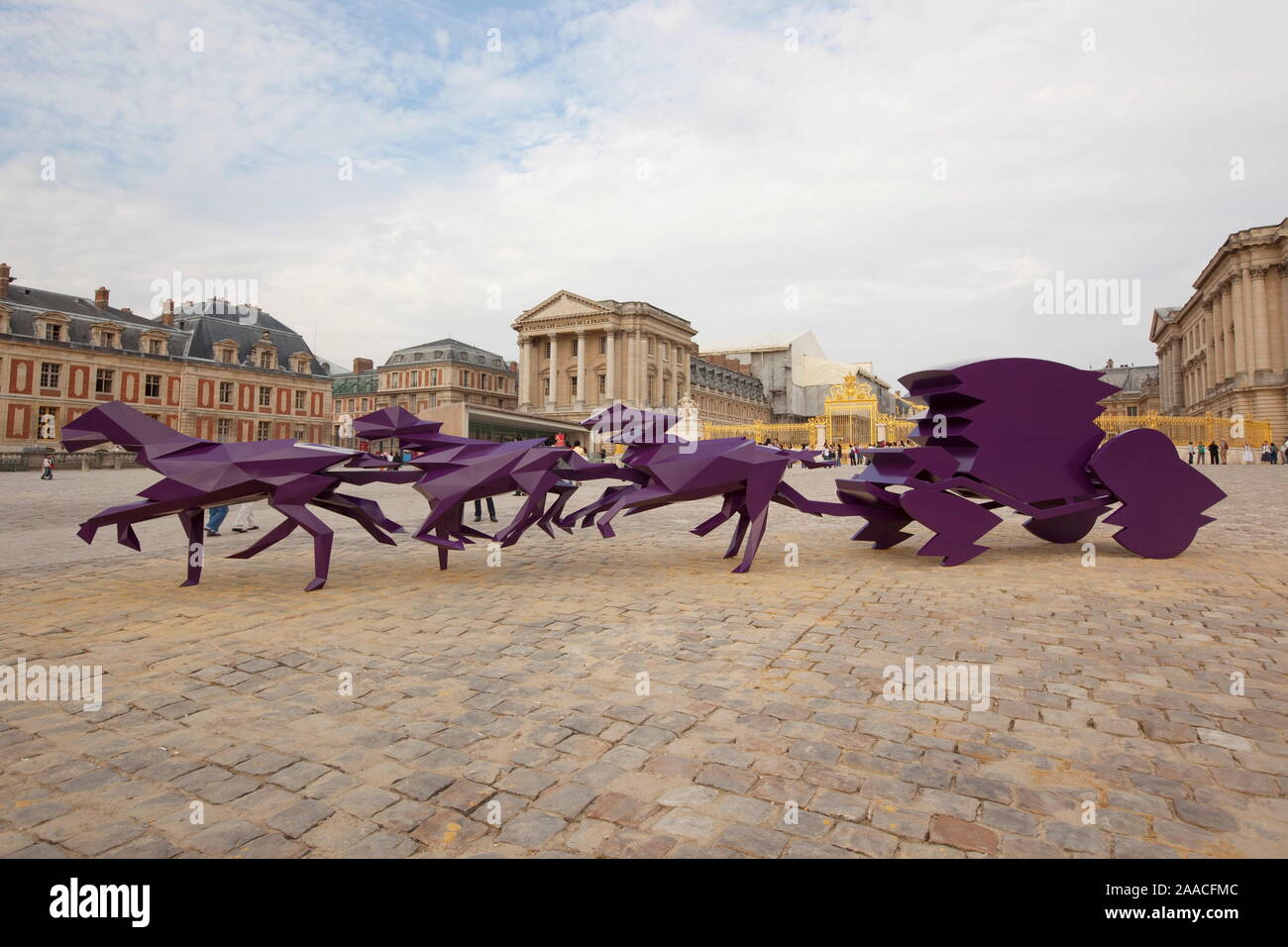 El artista plástico Xavier Veilhan SUCCESSFULLLY superaron el reto de fusionar con la arquitectura de Versalles, en un diálogo elocuente Foto de stock