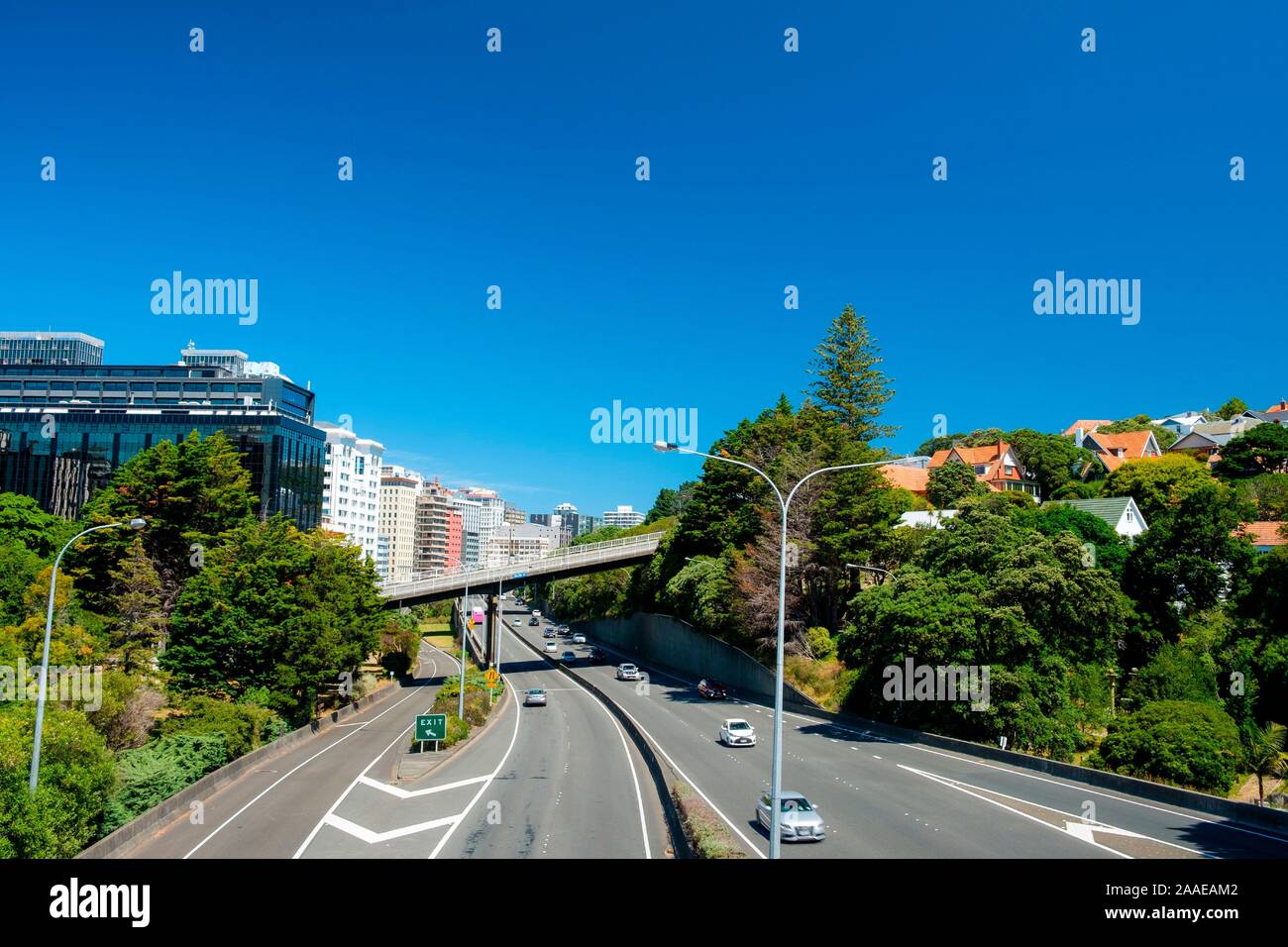 La autopista 1 que se ejecuta a través de la ciudad de Wellington, Wellington, en la Isla del Norte, Nueva Zelanda Foto de stock