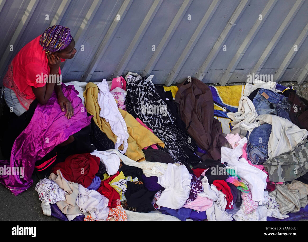 Blusas Usadas Fotos e Imágenes de stock - Alamy