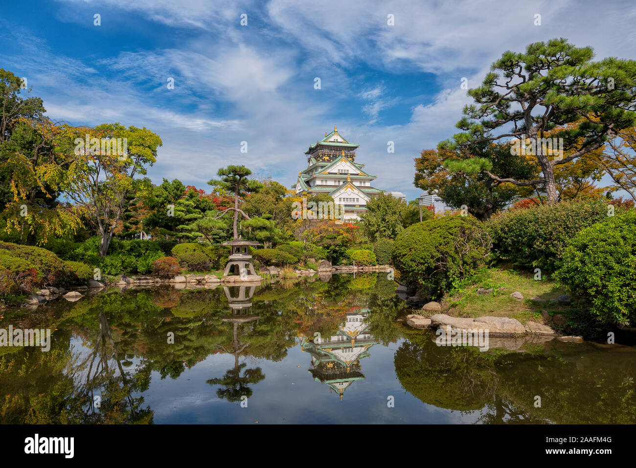 El Castillo de Osaka durante el otoño, Japón Foto de stock