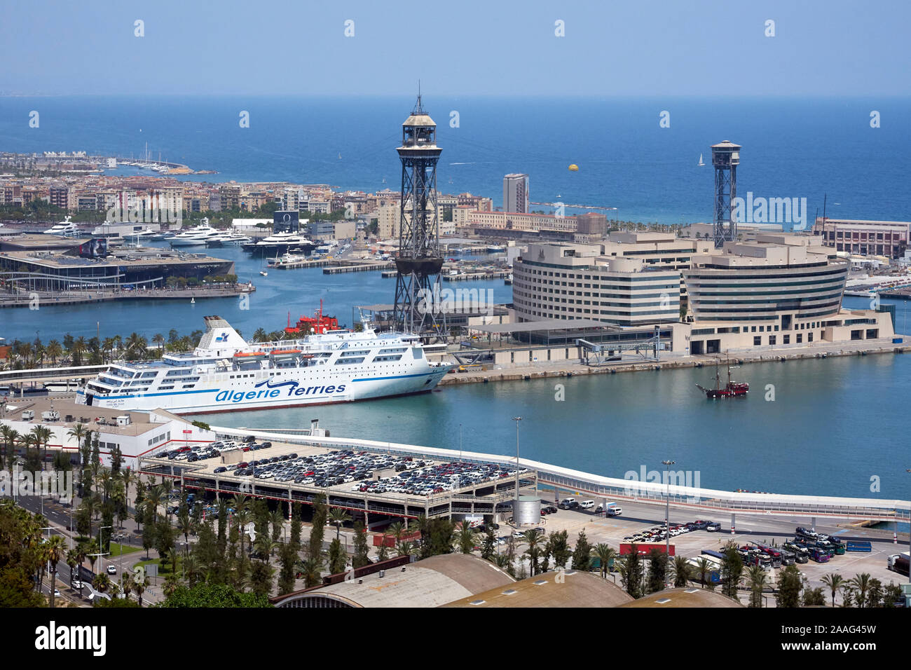 Un ferry de la compañía naviera algerie ferries en el puerto de Barcelona  Fotografía de stock - Alamy