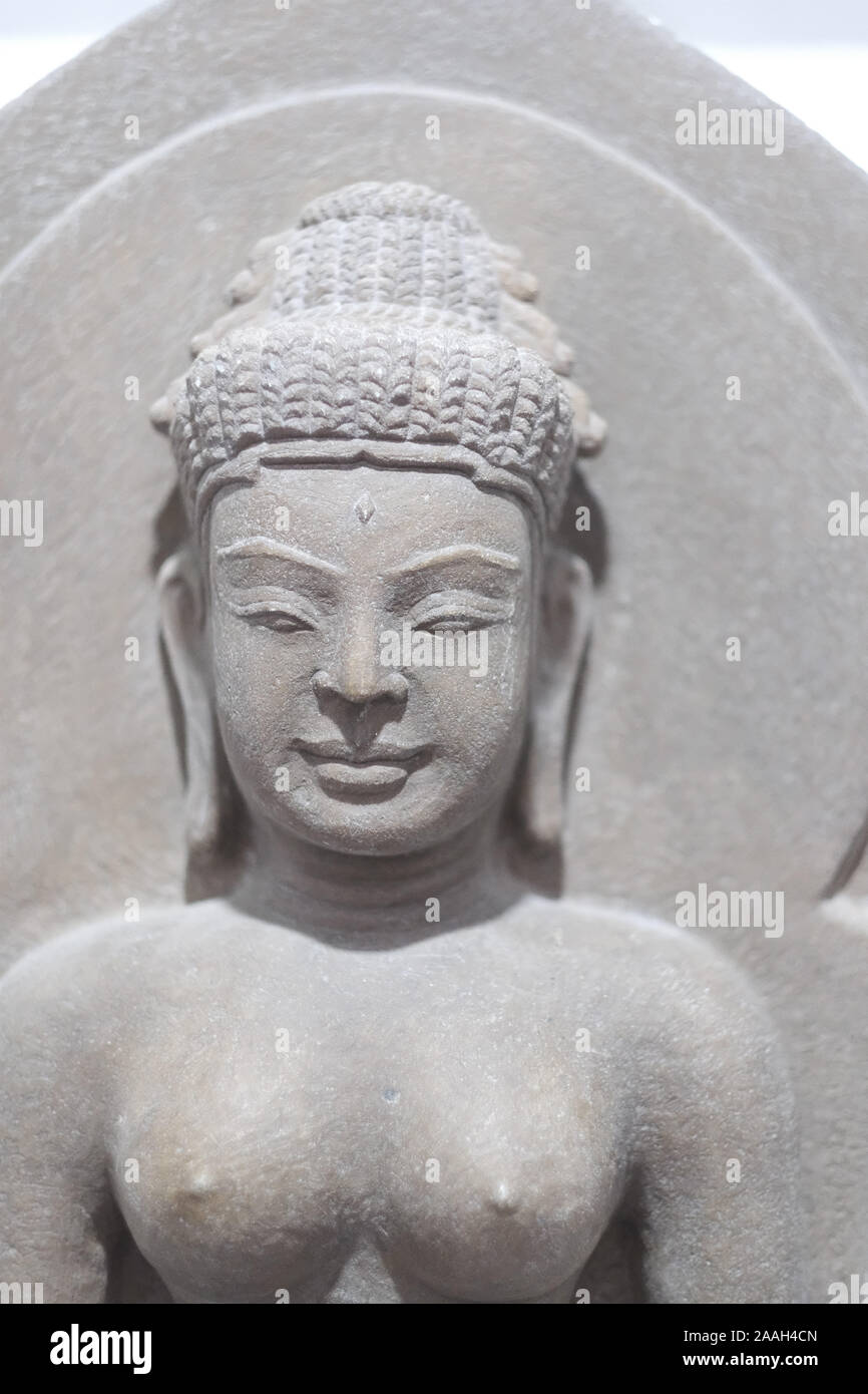 Fragmento de una estatua de piedra de la diosa de la fertilidad. Vietnam Foto de stock