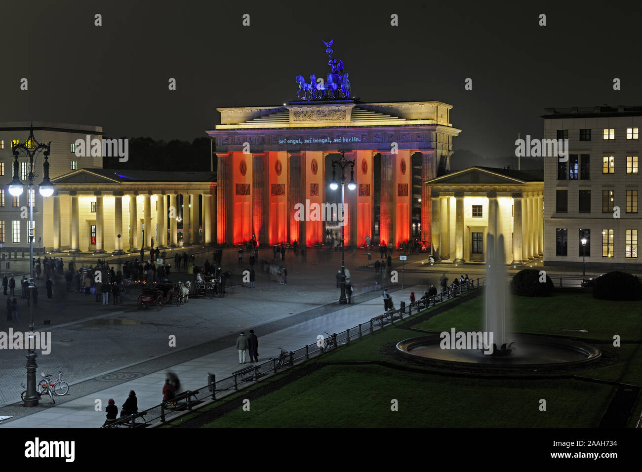 Brandenburger Tor am Pariser Platz, Berlín, Alemania, Europa, illuminiert zum Festival de las luces 2009 Foto de stock