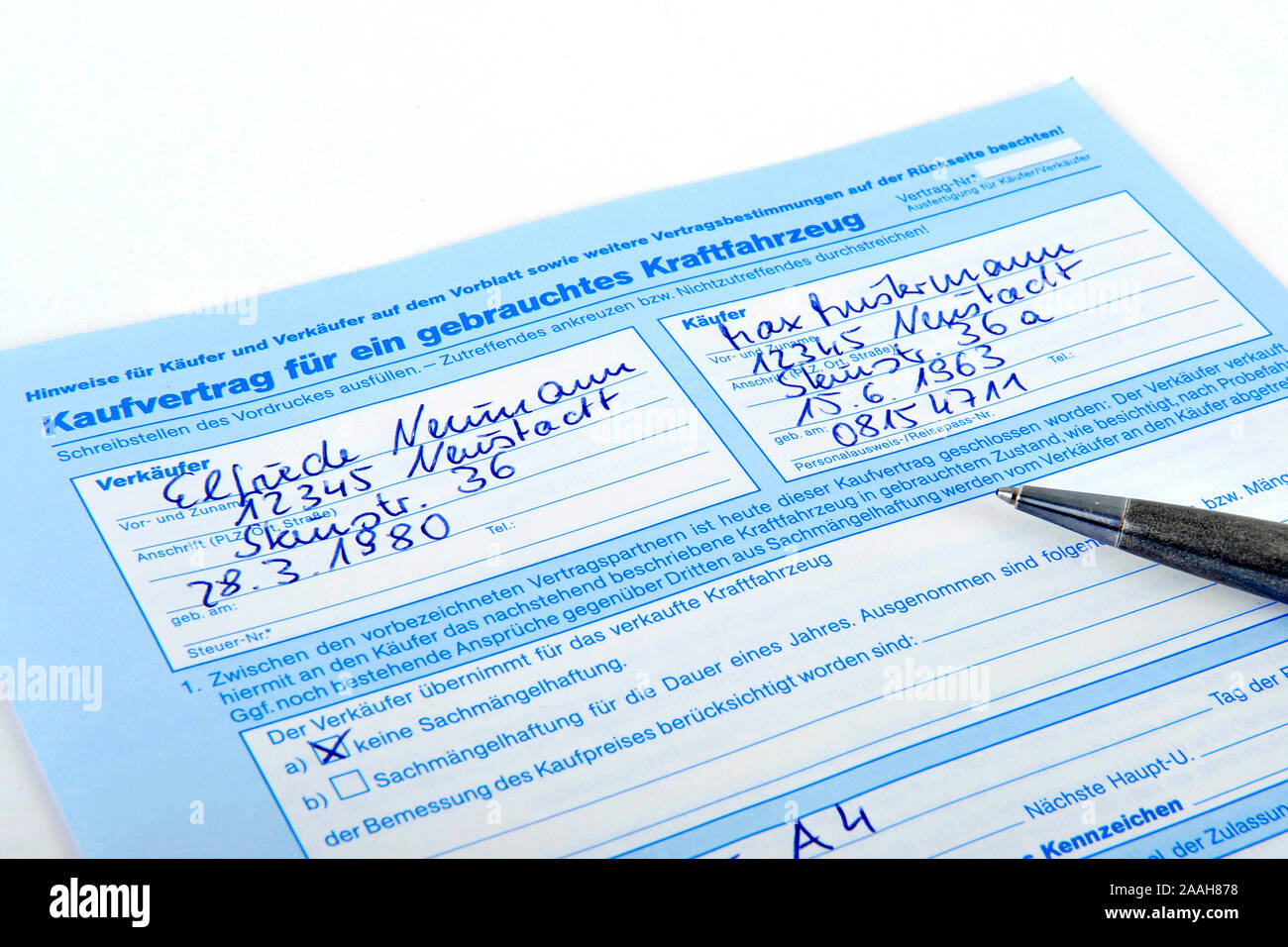 Fahrzeug gebrauchtes Kaufvertrag für ein, Auto Foto de stock