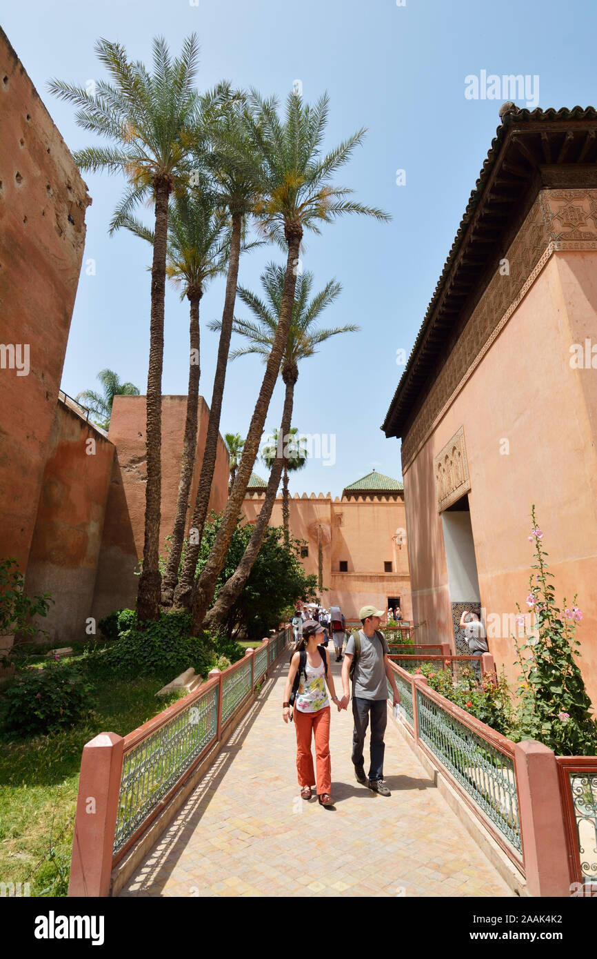 Las Tumbas Saadianas, que datan del siglo XVI, son el lugar de descanso final de unos sesenta miembros de la Dinastía Saadi. Marrakech, Marruecos Foto de stock