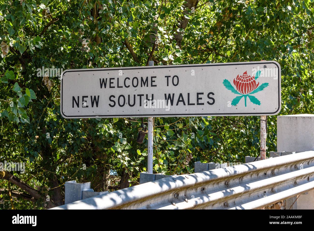 Bienvenido a una señal de carretera de Nueva Gales del Sur en Australia Foto de stock
