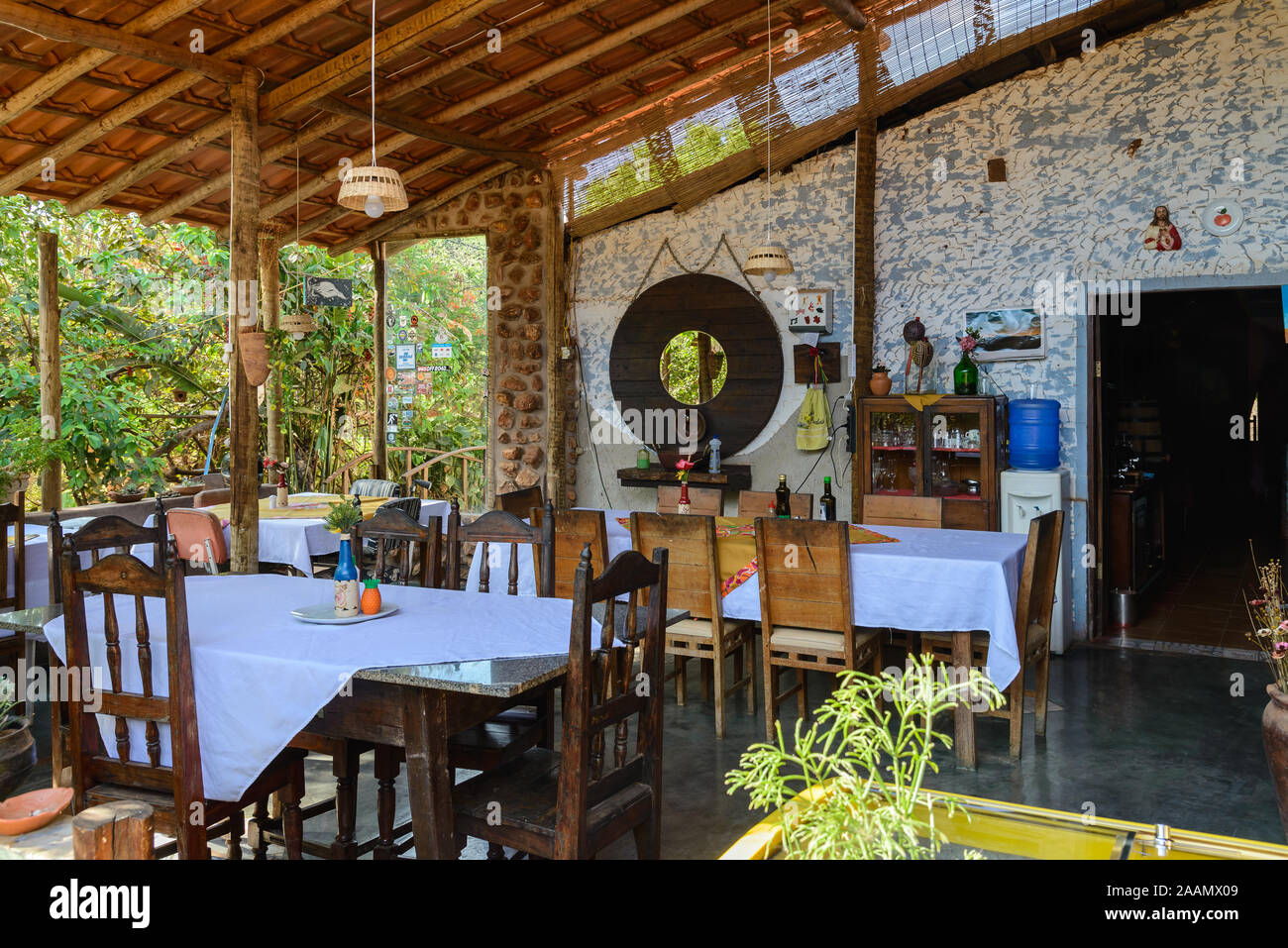 Zona de comedor en un eco-turismo lodge. Minas Gerais, Brasil, América del Sur. Foto de stock