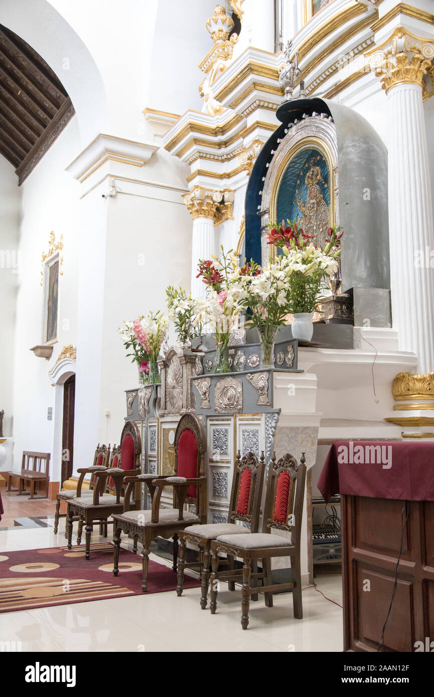 SUCRE, Bolivia, 16 de octubre de 2019 - Catedral Metropolitana de Sucre interior, también llamada la Catedral Basílica de Nuestra Señora de Guadalupe Foto de stock