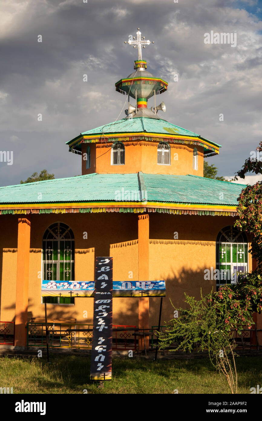 Etiopía, Gamo-Gofa Eth357, Arba Minch, iglesia ortodoxa recientemente construido en las afueras de la ciudad. Foto de stock