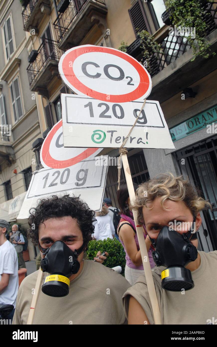 Milán (Italia), la demostración de las organizaciones ambientales contra el calentamiento global y el cambio climático Foto de stock