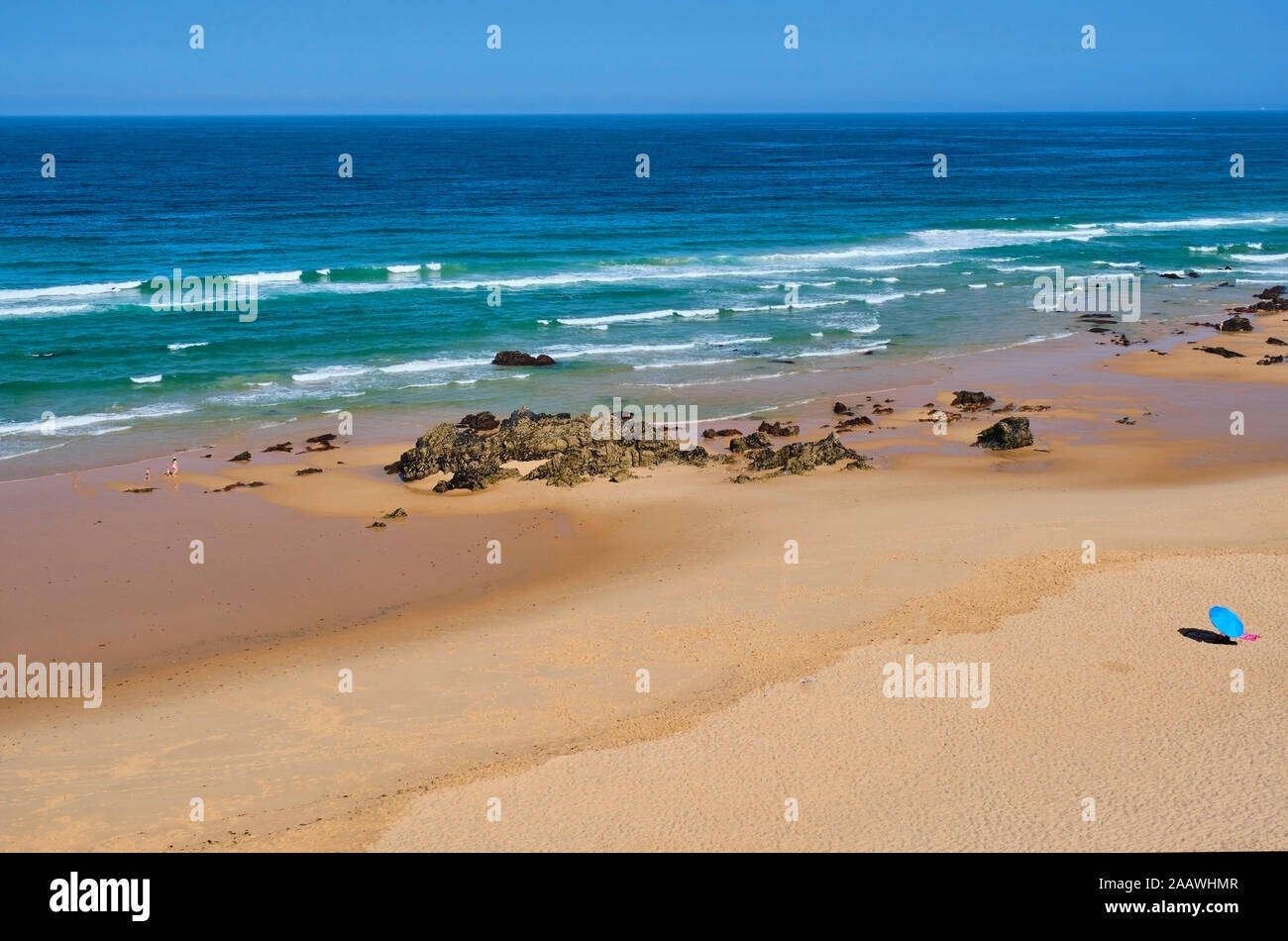 Portugal, Alentejo, Vila Nova de Milfontes, Malhao playa en verano Foto de stock