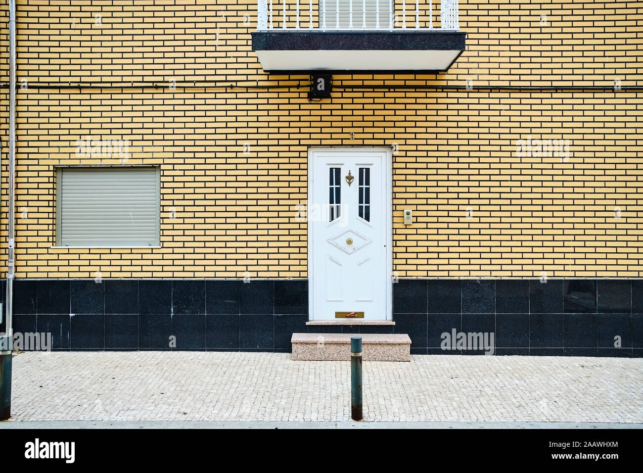 Portugal, Porto, única casa fachada Afurada, visto desde la acera Foto de stock