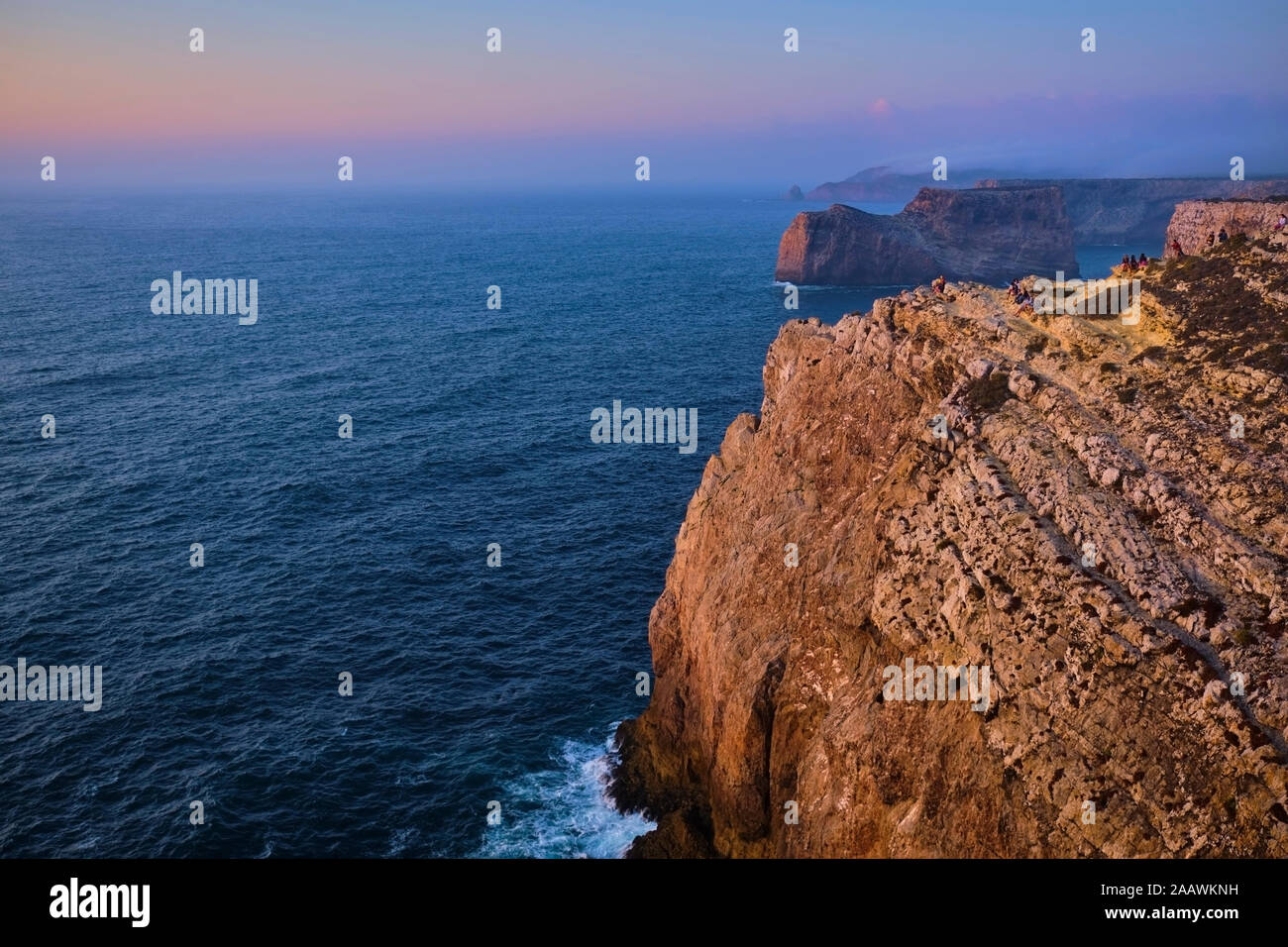Portugal, Algarve, con vistas panorámicas del Cabo de San Vicente al amanecer Foto de stock