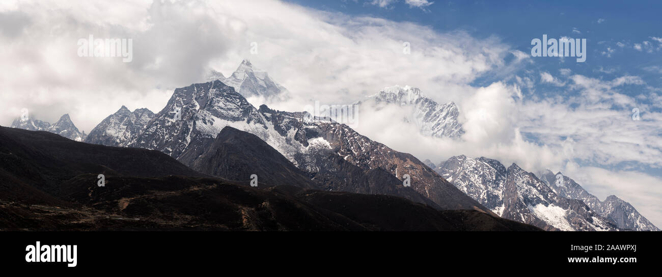 Thamserku montaña, Himalaya, Solo Khumbu, Nepal Foto de stock