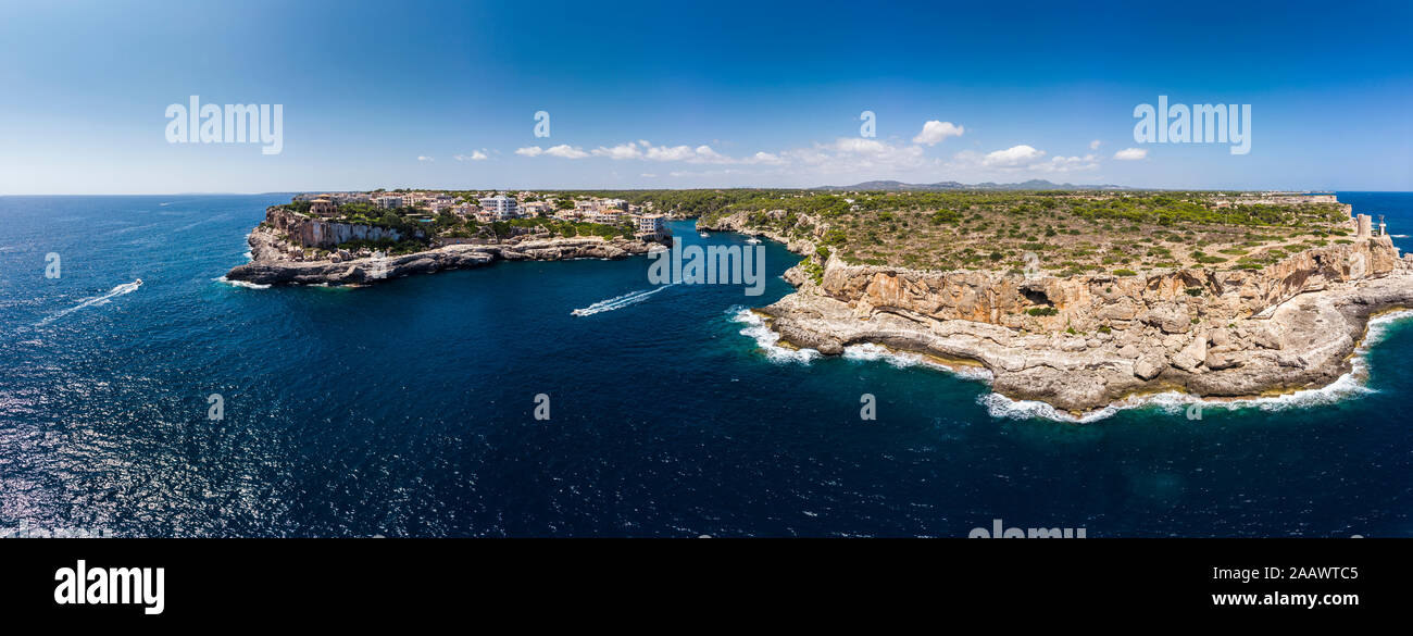 España, Islas Baleares, Mallorca, vista aérea de la bahía de Cala Figuera y Calo d'en busques Foto de stock