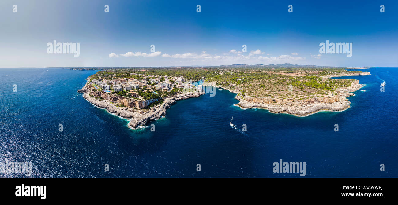 España, Islas Baleares, Mallorca, vista aérea de la bahía de Cala Figuera y Calo d'en busques Foto de stock