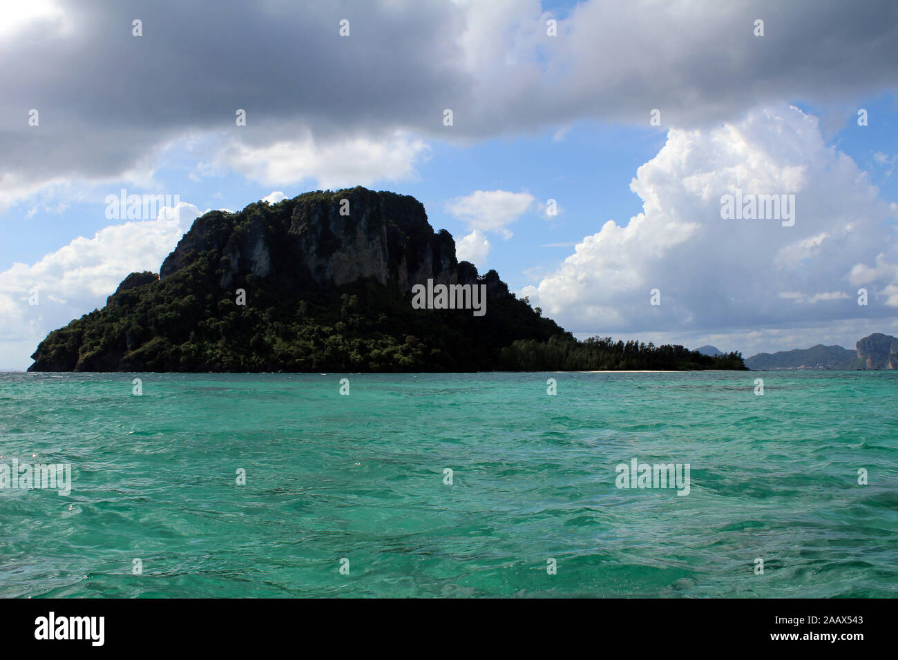 Ko Tapu James Bond Island, parque nacional de la bahía de Phang Nga Thailand Foto de stock