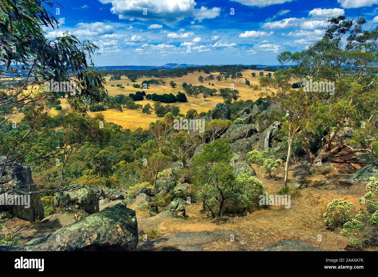 Una vista desde el rock, colgantes o Mt Diógenes, cerca monte macedonia en Australia. Esto hizo famoso por el libro y la película "picnic al ahorcamiento rock' de