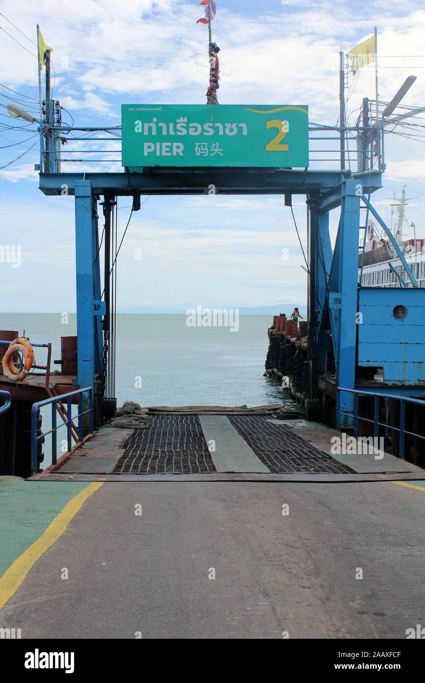 El puerto de Surat Thani Tailandia Foto de stock