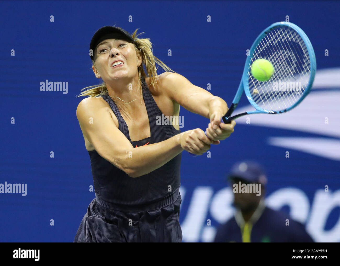 La tenista rusa Maria Sharapova jugando escrito rodada durante 2019 US Open,  el torneo de tenis de la ciudad de Nueva York, Estado de Nueva York, EE.UU  Fotografía de stock - Alamy